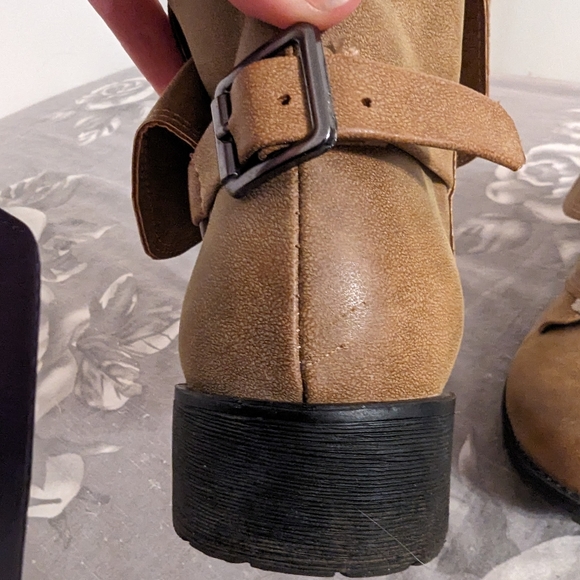 Woman's Booties - Picture 6 of 7